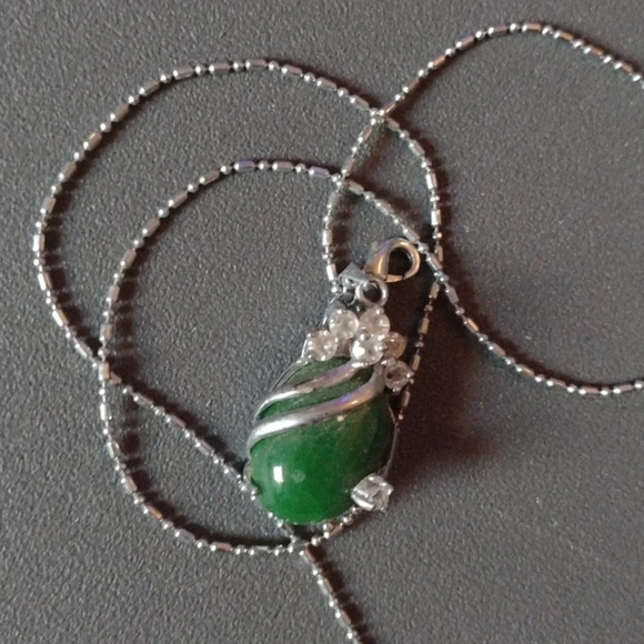 3 necklaces with a bonus item - Picture 2 of 4